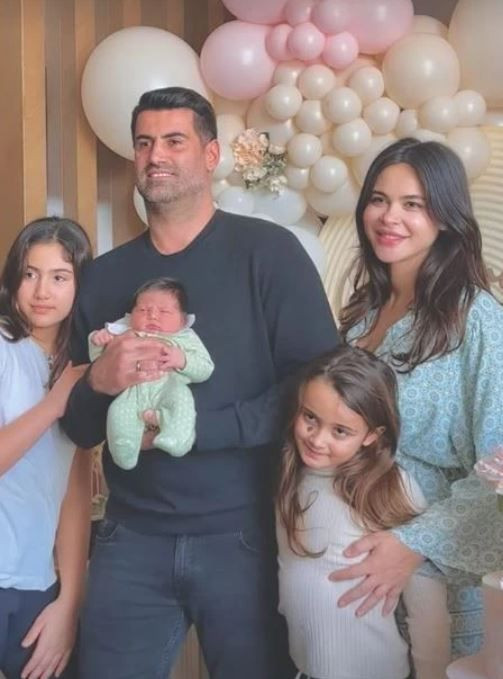 Zeynep Sever Demirel minik bebeğiyle poz verdi: "Yorgun, uykusuz ama çok aşık"