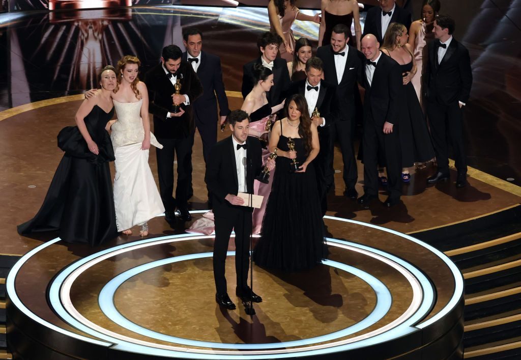 Oscar törenine Adam Sandler’ın kıyafeti damga vurdu