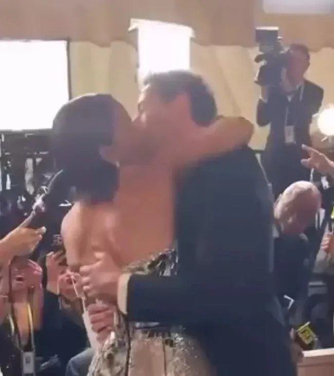 Halle Berry, sevgilisinin önünde Adrien Brody'nin dudaklarına yapıştı