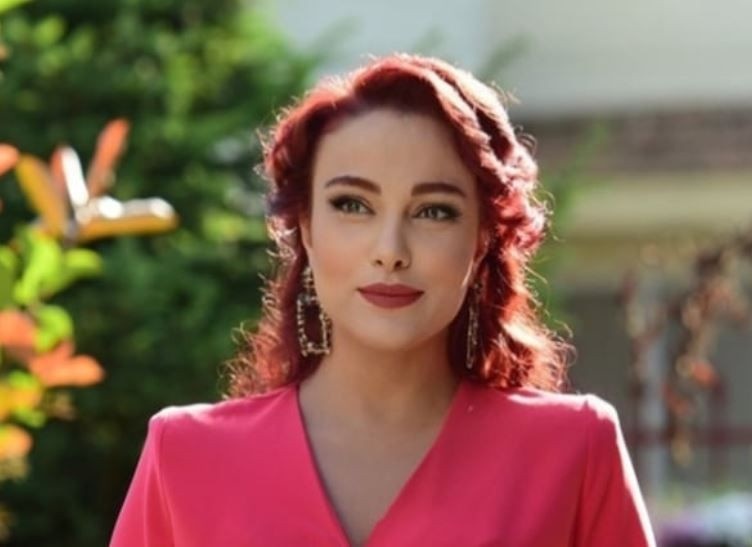 Kızılcık Şerbeti'ne yeni isim! Komşu 'Beril' diziye dahil oluyor Kızılcık Şerbeti'ne yeni isim! Komşu 'Beril' diziye dahil oluyor