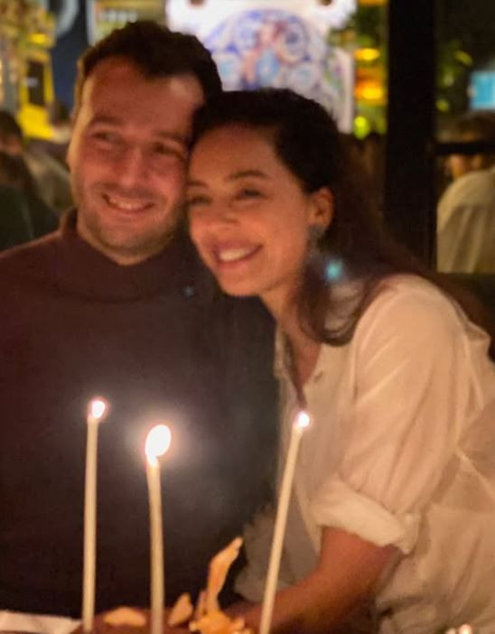 Azra Akın kızı Arya ile yeni pozunu paylaştı! "Küçük Azra" yorumları yapıldı
