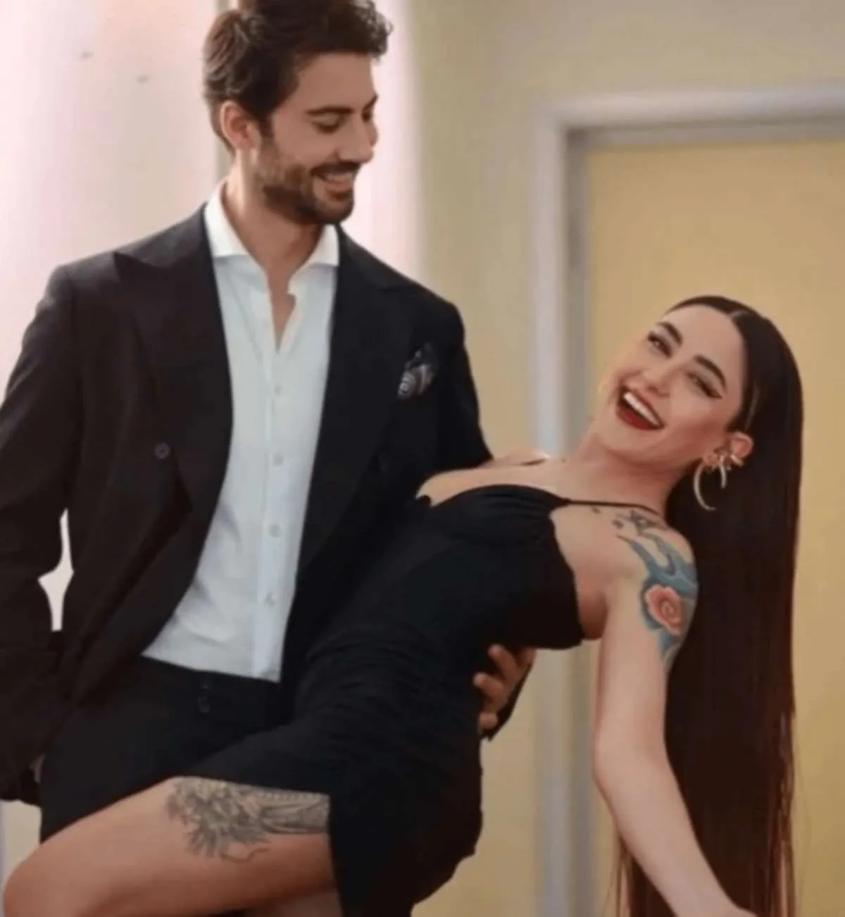 Melek Mosso ailece Uzak Doğu tatili yaptı! Pozları peş peşe paylaştı