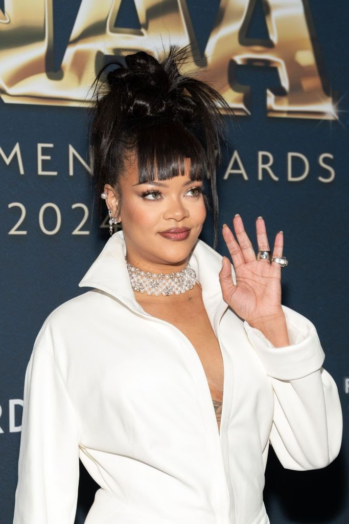 Rihanna doğum fotoğraflarını paylaştı: İnci ve güneş gözlükleriyle doğurdum