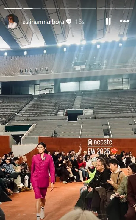 Aslıhan Malbora, Paris Moda Haftası kapsamında Lacoste defilesine katıldı