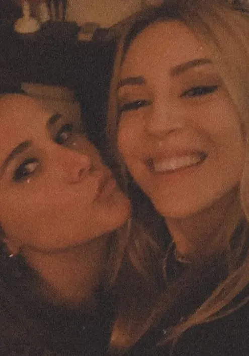 Sinem Kobal'dan yakın arkadaşı Burcu Terzioğlu'na doğum günü kutlaması