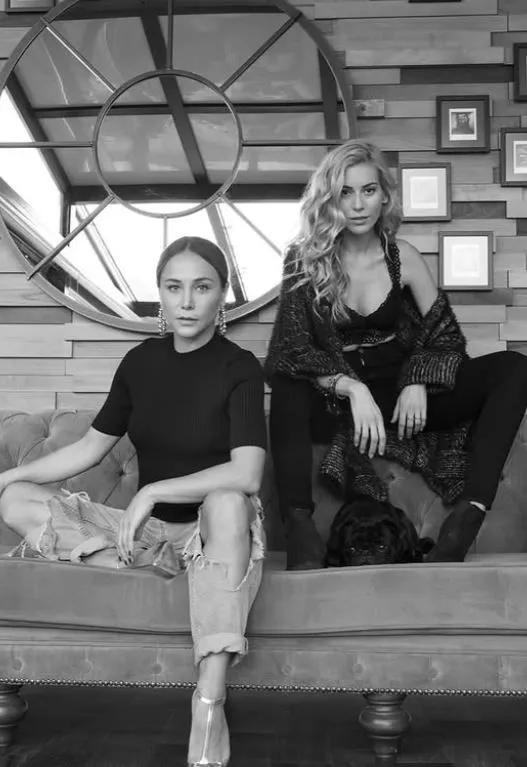 Sinem Kobal'dan yakın arkadaşı Burcu Terzioğlu'na doğum günü kutlaması