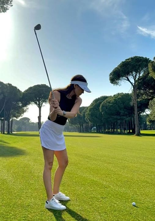 Fahriye Evcen golf oynadığı anları paylaştı