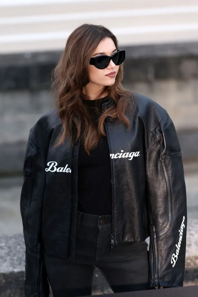 Afra Saraçoğlu, Paris Moda Haftası'nda Balenciaga defilesine katıldı