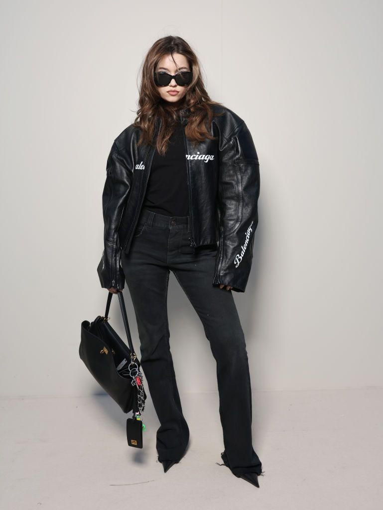 Afra Saraçoğlu, Paris Moda Haftası'nda Balenciaga defilesine katıldı