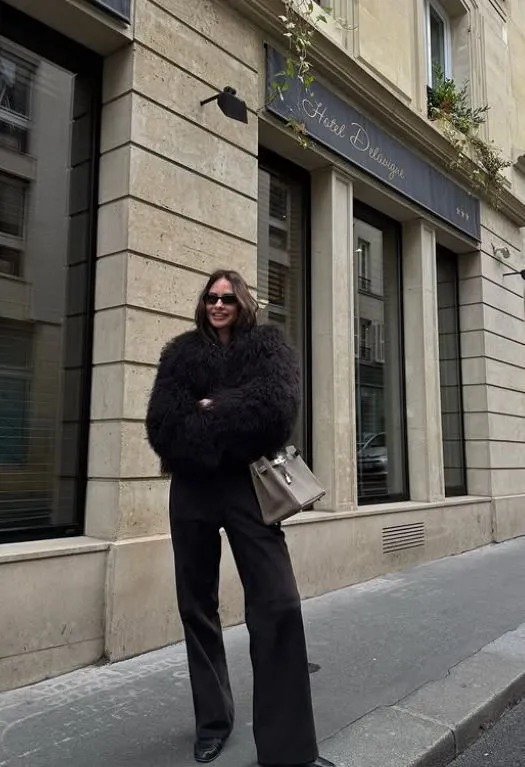 Yasemin Özilhan'ın Paris pozları beğeni topladı