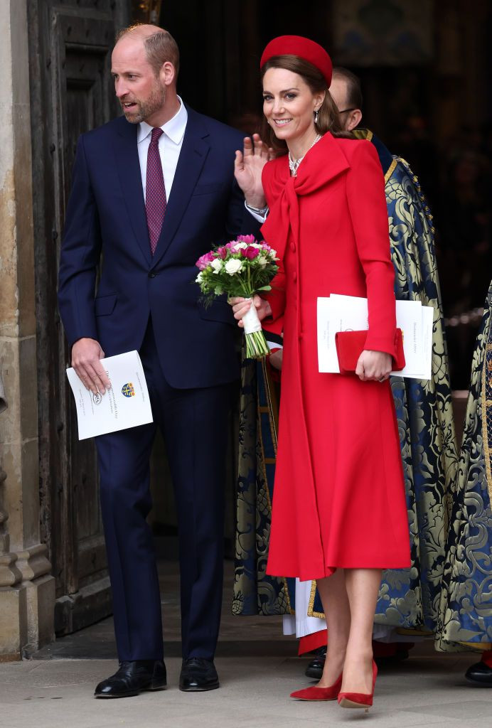 Galler Prensesi Kate Middleton uzun bir aradan etkinliğe katıldı! Kırmızı ceket elbisesiyle şık bir görünüm sergiledi