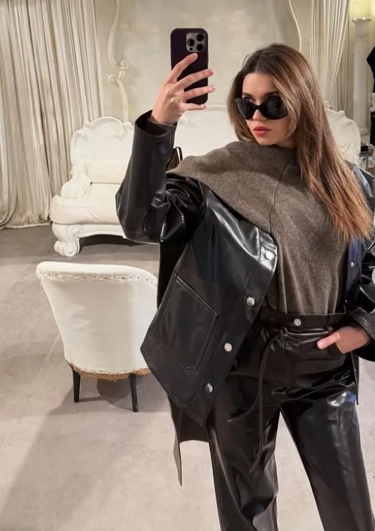 Afra Saraçoğlu'ndan yeni Paris pozları! Doğal hali beğeni topladı