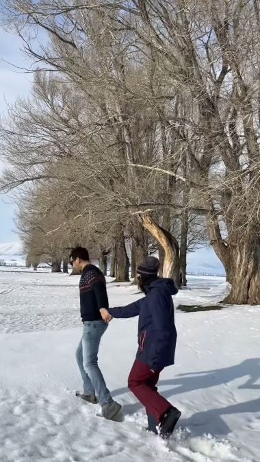 Murat Yıldırım'dan eşiyle romantik paylaşım: "Karda aşk"