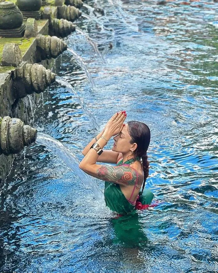 Melek Mosso Bali'de hastanelik oldu! Bali Belly hastalığına yakalandı