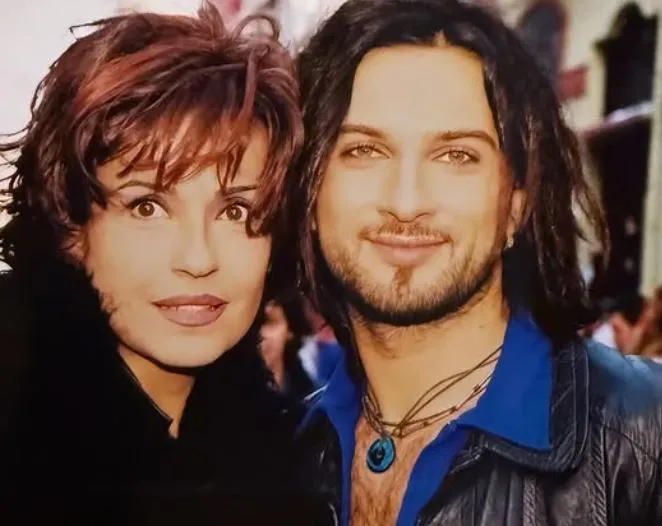 Ayşegül Aldinç' ten Tarkan ile nostaljik paylaşım: Kemerler bağlıysa 23 yıl önceye gidiyoruz