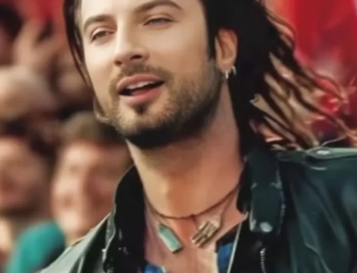 Ayşegül Aldinç' ten Tarkan ile nostaljik paylaşım: Kemerler bağlıysa 23 yıl önceye gidiyoruz