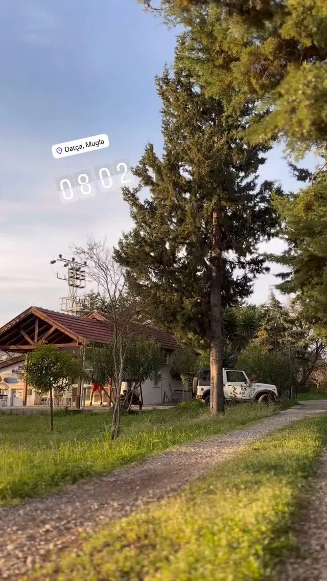 Sarp Levendoğlu yeni hayatını paylaştı: Hortumla duş aldı