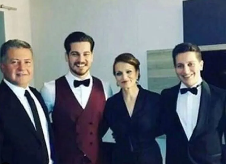 Çağatay Ulusoy kardeşinin doğum gününü kutladı! Yıllar sonra aynı pozu verdiler