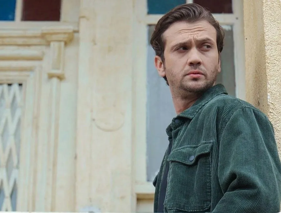 Aras Bulut İynemli acil ameliyata alındı! Dizi setinde talihsiz kaza