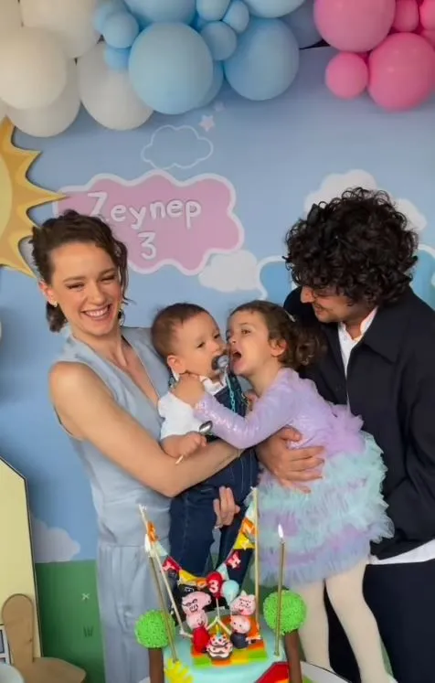 Ece Çeşmioğlu ve Taner Ölmez'in kızları Zeynep 3 yaşına girdi