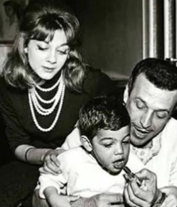 Kerem Alışık, 30. ölüm yıl dönümünde babası Sadri Alışık'ı andı: Yolculuk bir sıcak selam ile başladı...