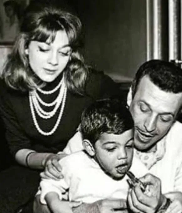 Kerem Alışık, 30. ölüm yıl dönümünde babası Sadri Alışık'ı andı: Yolculuk bir sıcak selam ile başladı...