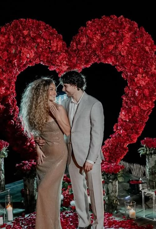 Ünlü futbolcu Ferdi Kadıoğlu sevgilisine evlenme teklifi etti