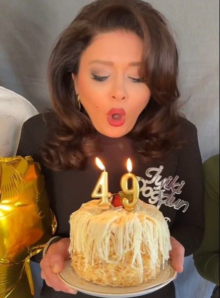 Nurgül Yeşilçay 49 oldu: Mumlarımı gençler için üflüyorum