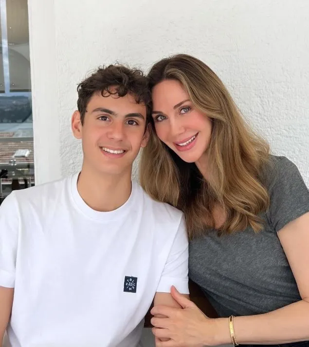 Demet Şener'den oğlu Ömer'e doğum günü sürprizi: Bugün koşarak sana geldim