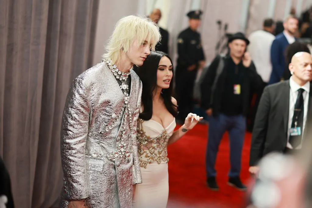 Megan Fox, 4. çocuğunu kucağına aldı