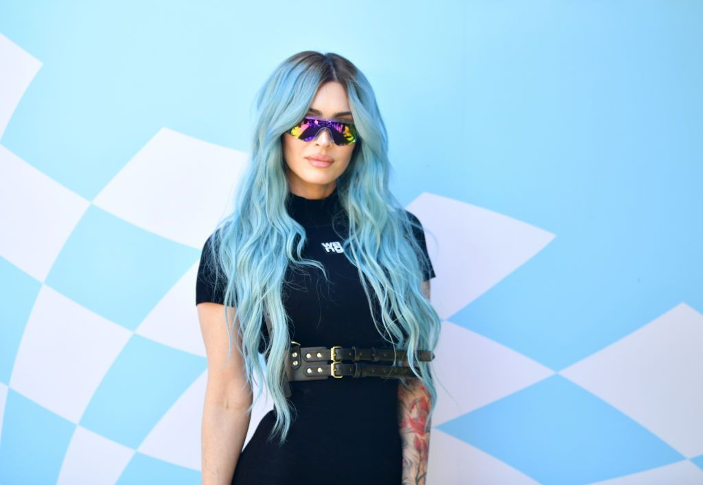 Megan Fox, 4. çocuğunu kucağına aldı