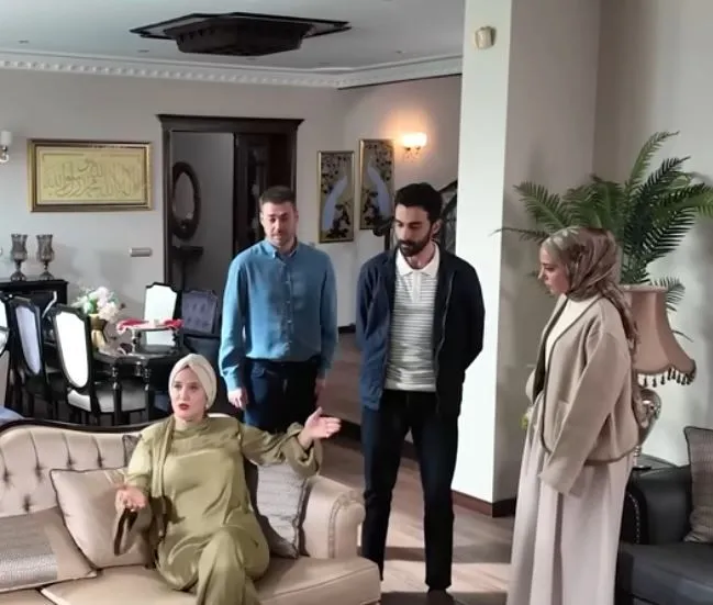 Kızılcık Şerbeti'nin setinden yeni kamera arkası görüntüleri yayınlandı