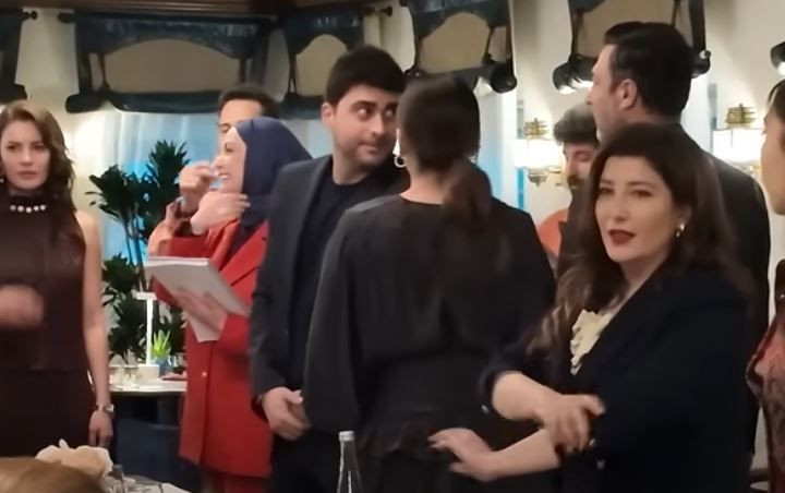 Kızılcık Şerbeti'nin setinden eğlenceli kamera arkası görüntüleri yayınlandı