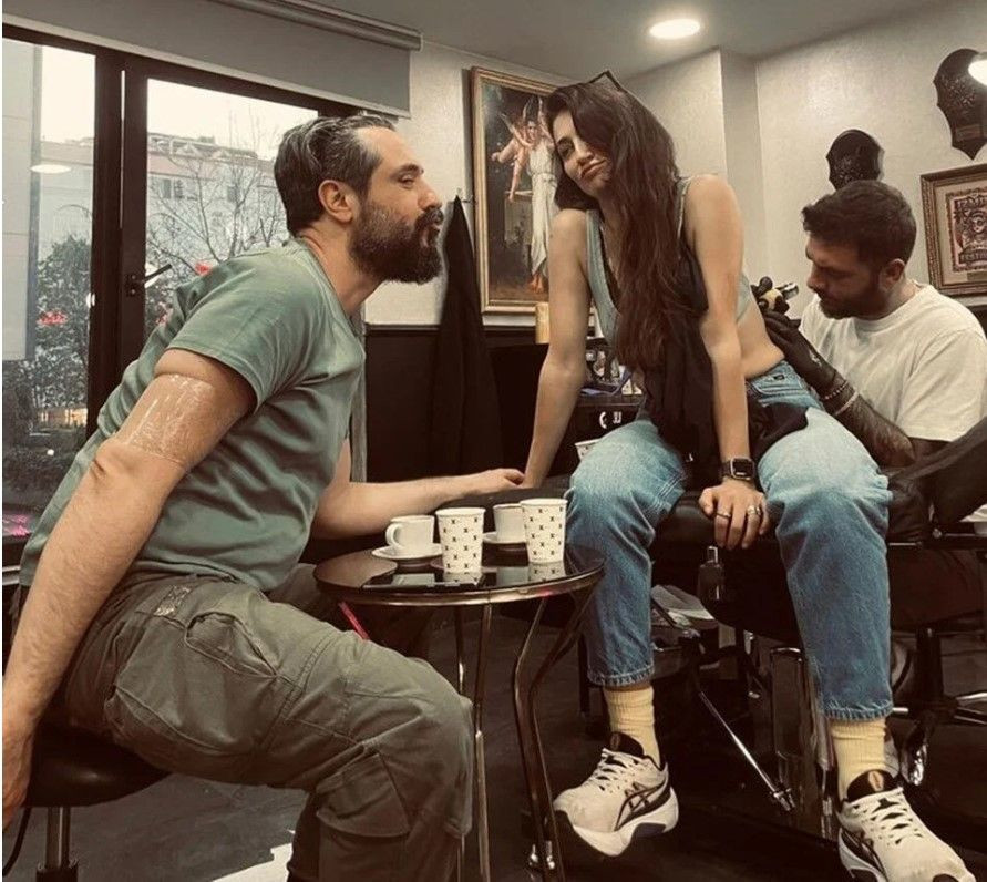 Ceren Benderlioğlu yeni dövmesini böyle gösterdi