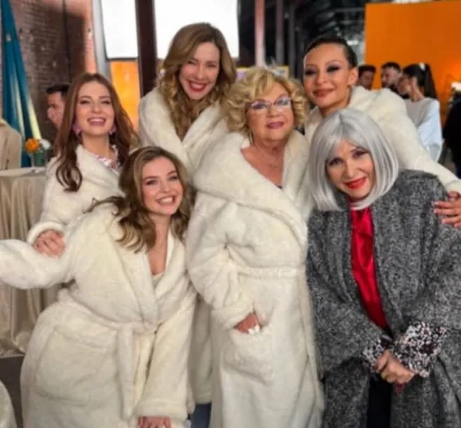 Eski kadrosuyla geri dönüyor! Sihirli Annem filmi setinden ilk kare