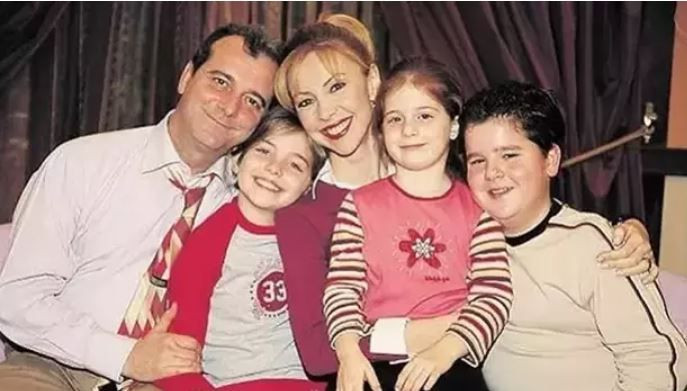 Eski kadrosuyla geri dönüyor! Sihirli Annem filmi setinden ilk kare