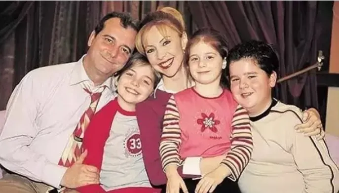 Eski kadrosuyla geri dönüyor! Sihirli Annem filmi setinden ilk kare