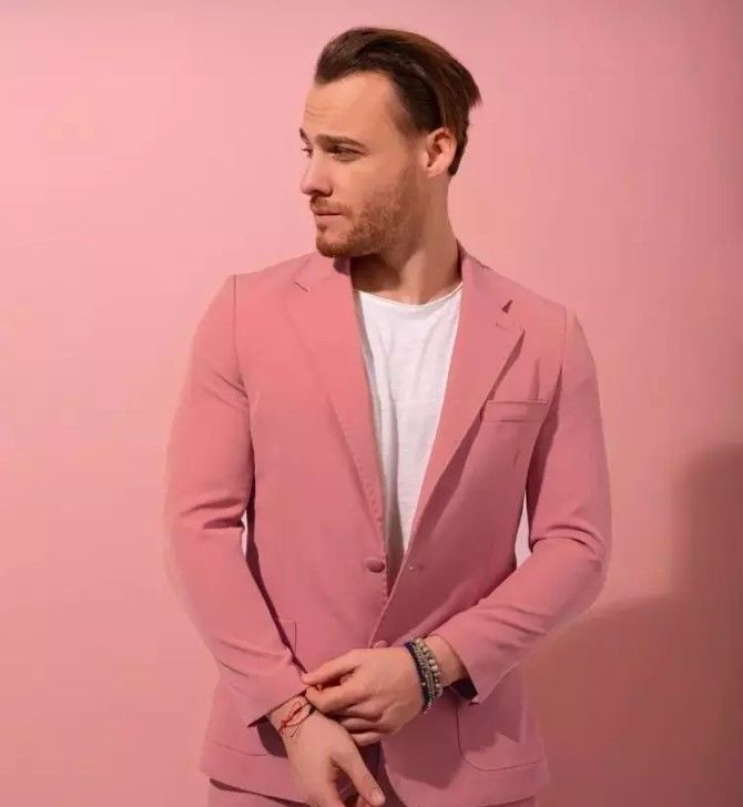 Kerem Bürsin saç ektirdi: İşte ünlü oyuncunun son hali...