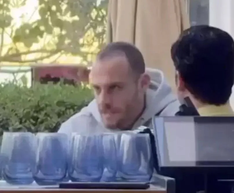 Kerem Bürsin saç ektirdi: İşte ünlü oyuncunun son hali...
