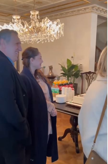 Kızılcık Şerbeti setinde Sibel Taşçıoğlu'na veda pastası kesildi