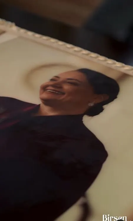 Kızılcık Şerbeti setinde Sibel Taşçıoğlu'na veda pastası kesildi