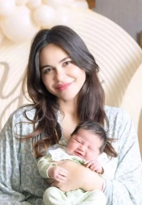 Zeynep Sever Demirel, kızı Yasmin'le yeni pozunu paylaştı