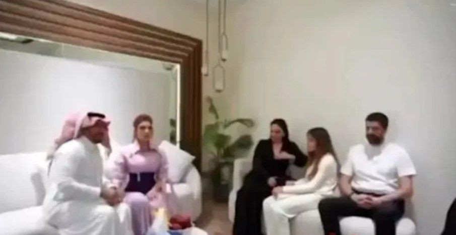 Ebru Gündeş’in 14 yaşındaki kızı Alara ilk kez görüntülendi!