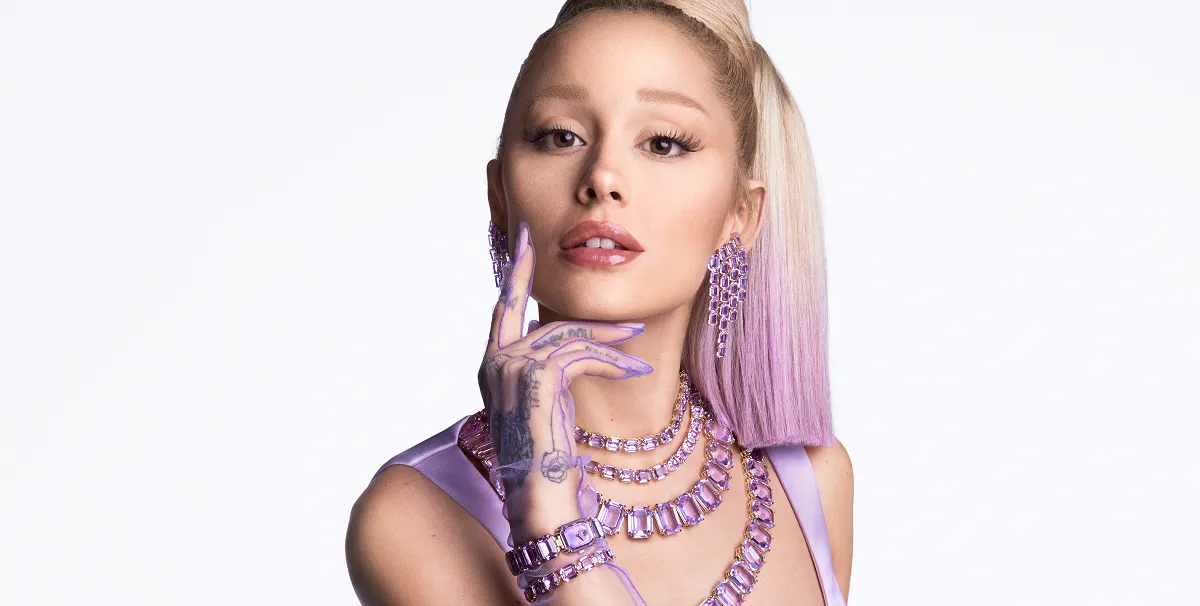 Swarovski x Ariana Grande iş birliği: 2025 İlkbahar-Yaz koleksiyonu renkli, kelebekli, çiçekli