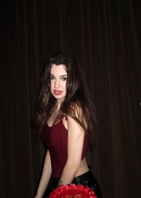 Bir Gece Masalı'nın Canfeza'sı Su Burcu Yazgı Coşkun, 20 yaşına girdi! Doğum günü pozları beğeni topladı