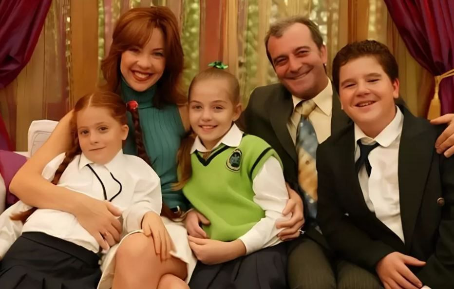 Sihirli Annem filminden yeni kareler paylaşıldı! Oyuncuların son halleri şaşırttı
