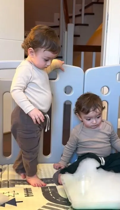 Yasemin Şefkatli ikizlerinin son halini paylaştı! Sevimli halleri sosyal medyaya damga vurdu