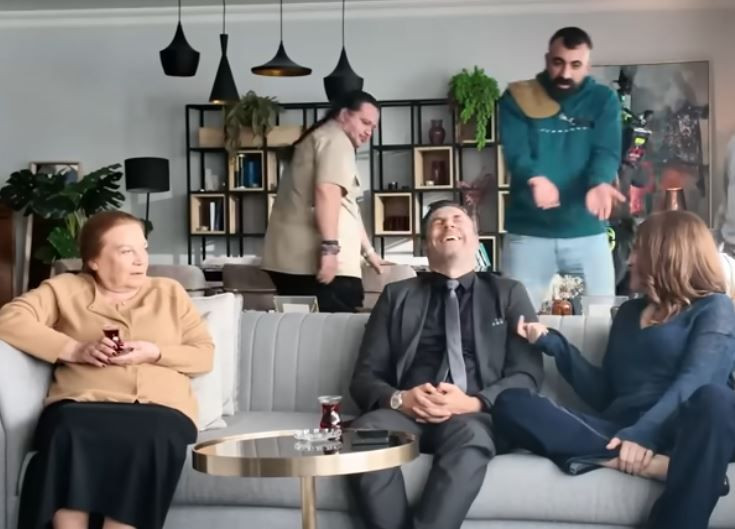 Kızılcık Şerbeti setinden yeni kamera arkası görüntüleri yayınlandı