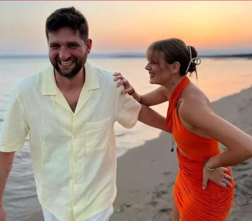 Tanıyabildiniz mi? Ünlü oyuncu 20 yıl önceki halini paylaştı