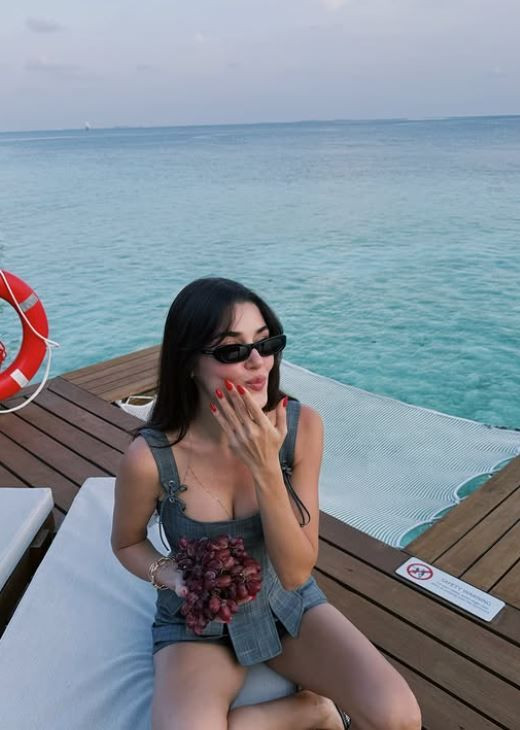 Hande Erçel, Maldivler tatilinden pozlarını paylaştı